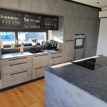 Luxurioeses Penthouse Mit Blick Auf Die Uno-City Und Dem Kaiserwasser. 3Schlafzimmer, 2 Baeder, Privat Lift Ins Apartment Wina Bagian luar foto