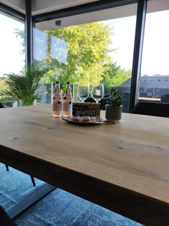 Luxurioeses Penthouse Mit Blick Auf Die Uno-City Und Dem Kaiserwasser. 3Schlafzimmer, 2 Baeder, Privat Lift Ins Apartment Wina Bagian luar foto