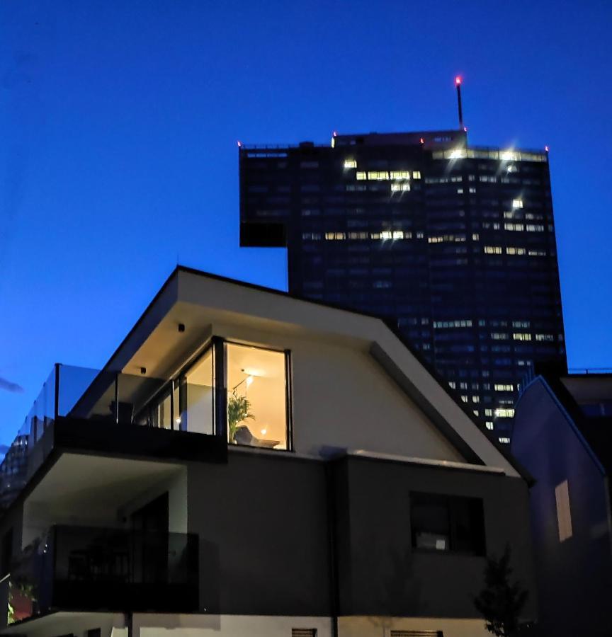 Luxurioeses Penthouse Mit Blick Auf Die Uno-City Und Dem Kaiserwasser. 3Schlafzimmer, 2 Baeder, Privat Lift Ins Apartment Wina Bagian luar foto