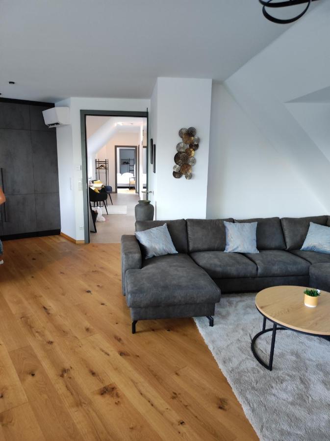 Luxurioeses Penthouse Mit Blick Auf Die Uno-City Und Dem Kaiserwasser. 3Schlafzimmer, 2 Baeder, Privat Lift Ins Apartment Wina Bagian luar foto